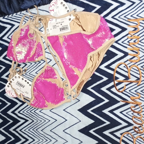 Beach Bunny NWT Ray Of Light LG Top MD Skimpy Bottom - Picture 1 of 12
